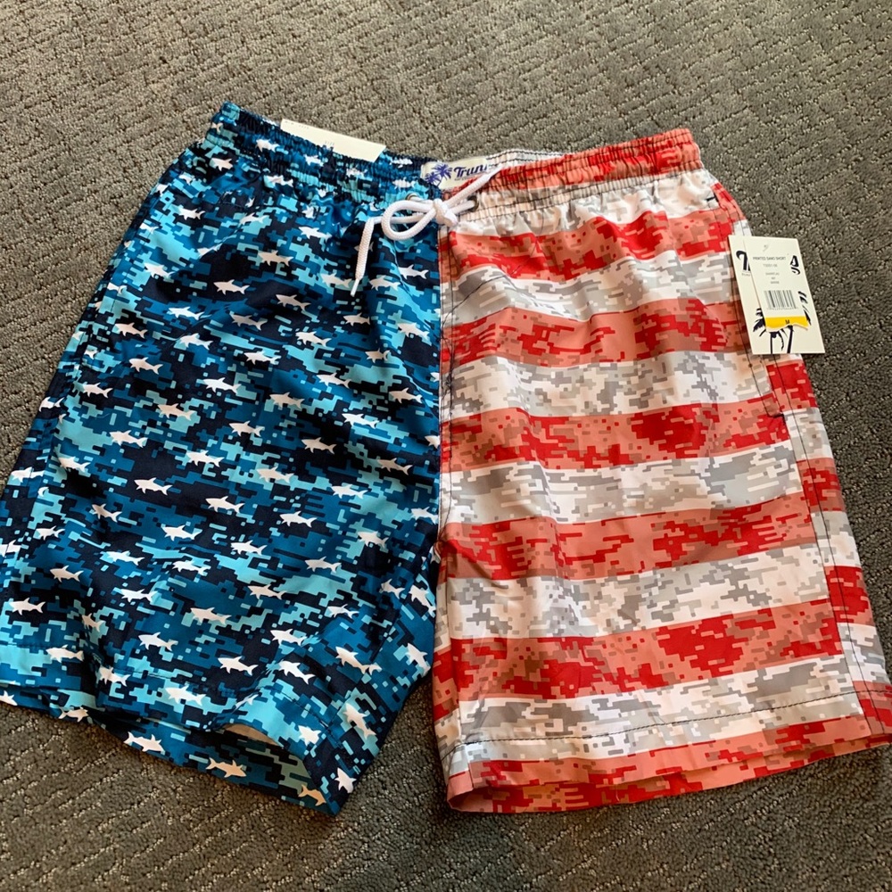 Men’s swim trunks American flag sharks NWT